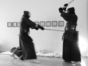 Akció - Vágás a test oldalára