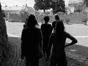 A Barbakán árnyékában