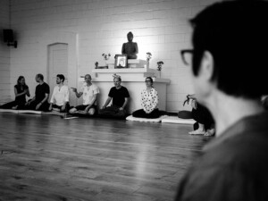 Gentoku ismerteti a sesshin szabályait