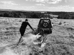 A vízvezeték gödrének megszántása